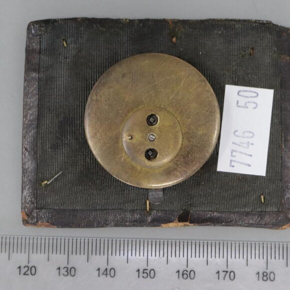 ANTIQUE HAND PAINTED PORCELAIN AND GOLD GILT CLOCK WITH KEY AND CASE - Picture 5 of 8